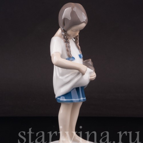 Фигурка из фарфора Девочка с котенком Bing & Grondahl, Дания, 1952-58 гг.