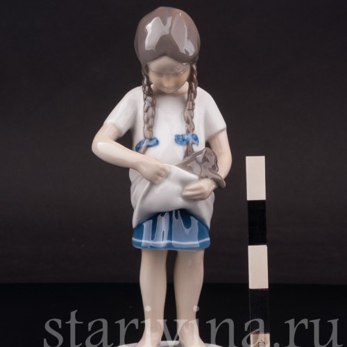 Фигурка из фарфора Девочка с котенком Bing & Grondahl, Дания, 1952-58 гг.