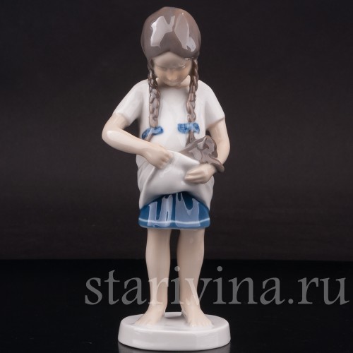 Фигурка из фарфора Девочка с котенком Bing & Grondahl, Дания, 1952-58 гг.