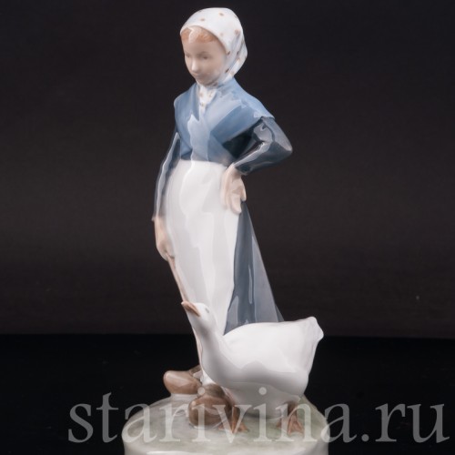 Фарфоровая фигурка Девушка, пасущая гуся, Royal Copenhagen, Дания, 1958 год.