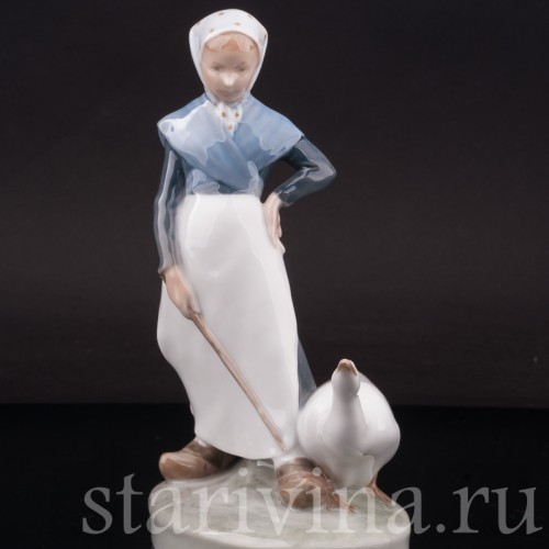Фарфоровая фигурка Девушка, пасущая гуся, Royal Copenhagen, Дания, 1958 год.