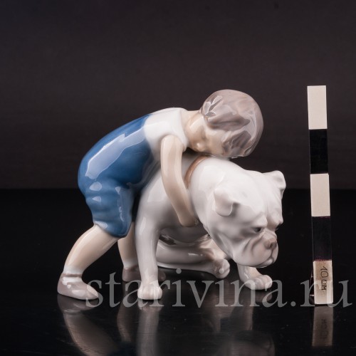 Фигурка из фарфора Малыш с бульдогом, Bing & Grondahl, Дания, 1952-58 гг.