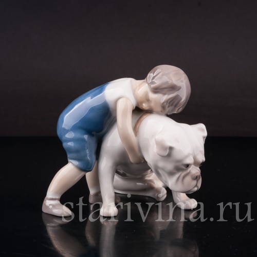 Фигурка из фарфора Малыш с бульдогом, Bing & Grondahl, Дания, 1952-58 гг.