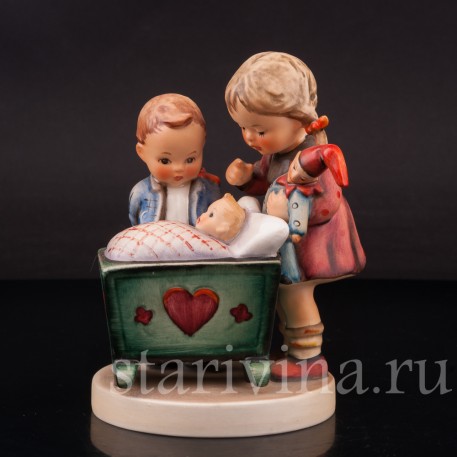 Фигурка из фарфора Дети у колыбели Goebel, Германия, 1955 г.