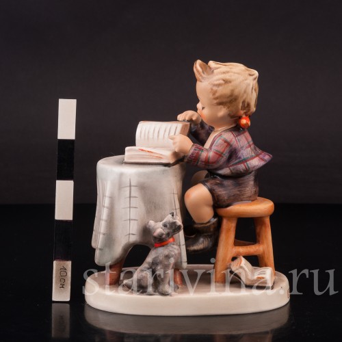 Фигурка из фарфора Маленький книгочей Goebel, Германия, 1964-72 гг.