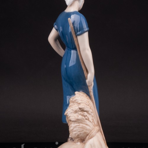 Статуэтка из фарфора Девшука с граблями, Bing & Grondahl, Дания, 1952-58 гг.
