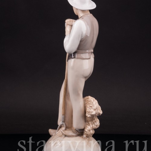 Фигура из фарфора Юноша с вилами, Bing & Grondahl, Дания, 1952-58 гг.