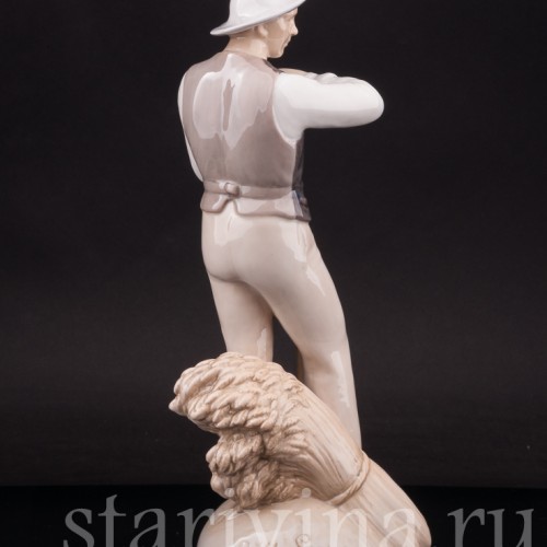 Фигура из фарфора Юноша с вилами, Bing & Grondahl, Дания, 1952-58 гг.