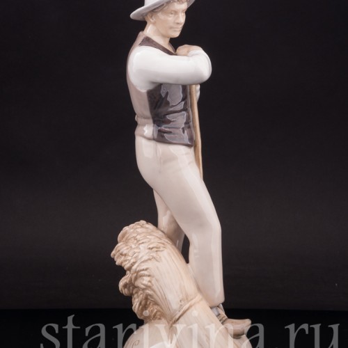 Фигура из фарфора Юноша с вилами, Bing & Grondahl, Дания, 1952-58 гг.