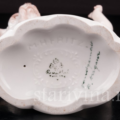 Фигурка из фарфора "По секрету", малыш с собакой, Rosenthal, Германия, 1935 год.