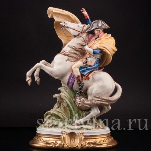 Фарфоровая статуэтка Наполеон Бонапарт на перевале Сен-Бернар, Bruno Merli, Италия, сер. 20 века.