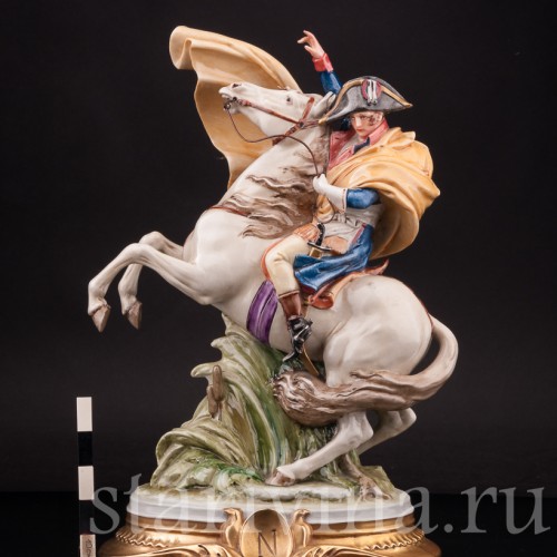 Фарфоровая статуэтка Наполеон Бонапарт на перевале Сен-Бернар, Bruno Merli, Италия, сер. 20 века.