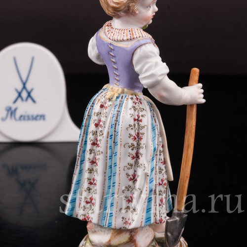 Фигурка из фарфора Девочка с лопатой Meissen, Германия, сер. 19 - нач. 20 вв.