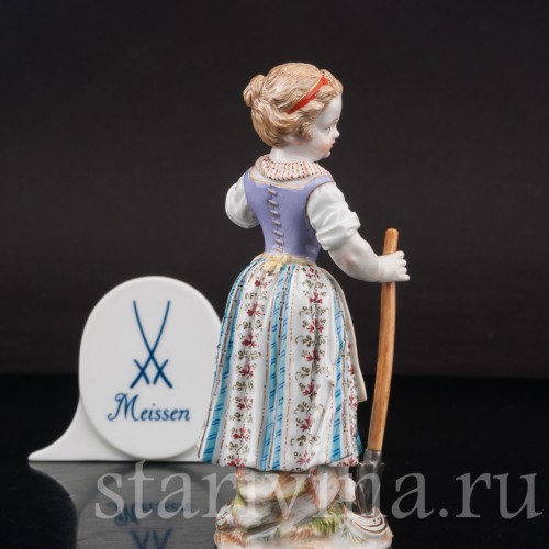 Фигурка из фарфора Девочка с лопатой Meissen, Германия, сер. 19 - нач. 20 вв.