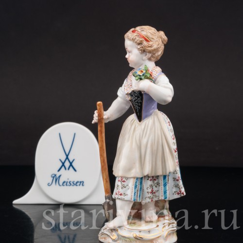Фигурка из фарфора Девочка с лопатой Meissen, Германия, сер. 19 - нач. 20 вв.