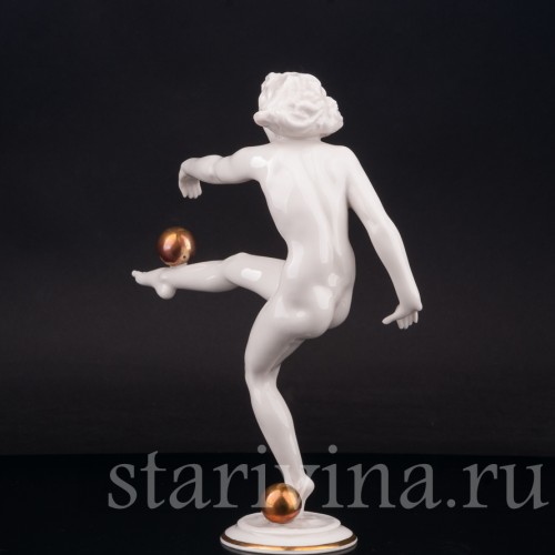 Фарфоровая статуэтка Девушка с двумя золотыми мячами, Hutschenreuther, Германия, 1955-69 гг.