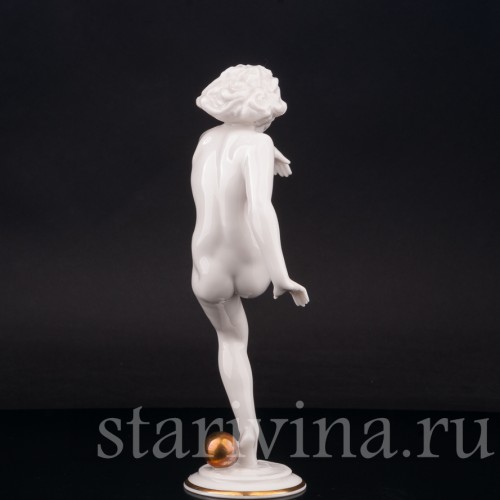 Фарфоровая статуэтка Девушка с двумя золотыми мячами, Hutschenreuther, Германия, 1955-69 гг.