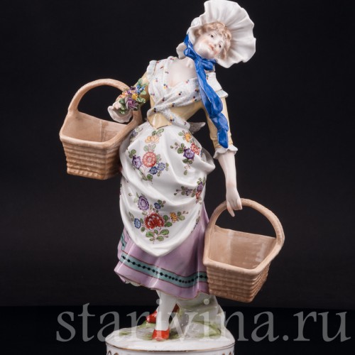 Фарфоровая статуэтка Девушка с двумя корзинами, Volkstedt, Германия, кон. 19 в.