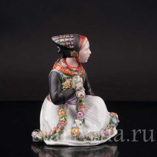 Фарфоровая статуэтка Девочка из Амагера, Royal Copenhagen, Дания, пер. пол. 20 в.