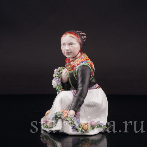 Фарфоровая статуэтка Девочка из Амагера, Royal Copenhagen, Дания, пер. пол. 20 в.