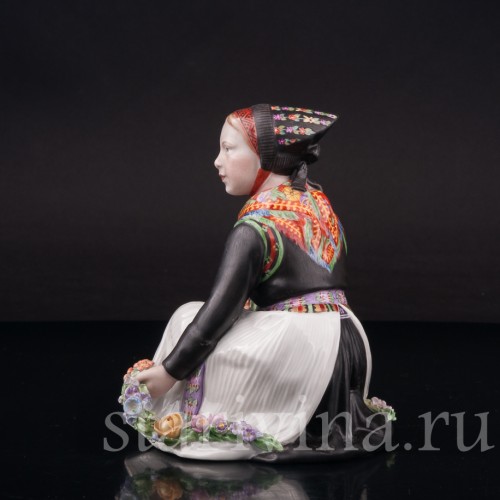 Фарфоровая статуэтка Девочка из Амагера, Royal Copenhagen, Дания, пер. пол. 20 в.