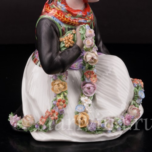 Фарфоровая статуэтка Девочка из Амагера, Royal Copenhagen, Дания, пер. пол. 20 в.