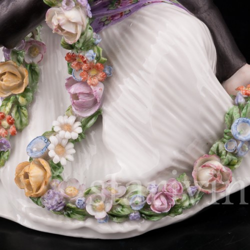 Фарфоровая статуэтка Девочка из Амагера, Royal Copenhagen, Дания, пер. пол. 20 в.