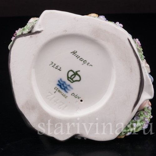 Фарфоровая статуэтка Девочка из Амагера, Royal Copenhagen, Дания, пер. пол. 20 в.