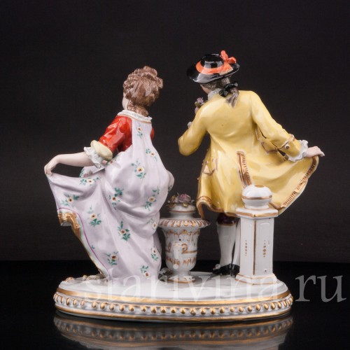 Фарфоровая статуэтка Влюбленная пара у вазона, Sitzendorf, Германия, пер. пол. 20 в.