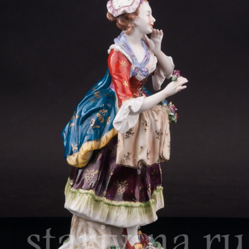 Фарфоровая статуэтка девушки Продавщица цветов, Германия, кон. 19 в.