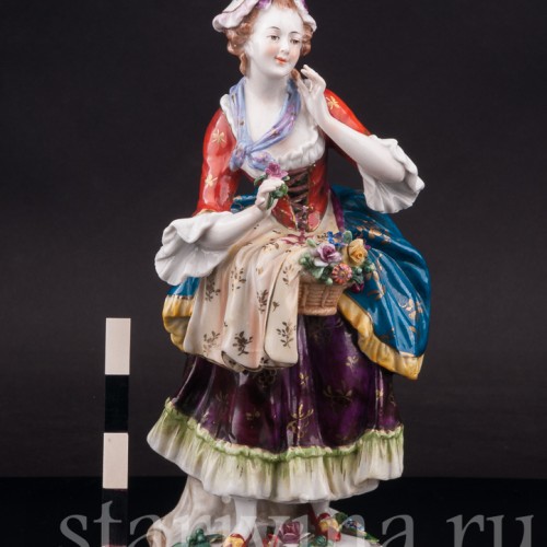 Фарфоровая статуэтка девушки Продавщица цветов, Германия, кон. 19 в.