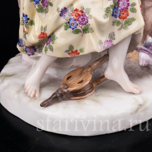 Фарфоровая статуэтка девушки Золушка Meissen, Германия, кон. 19 - нач. 20 вв.