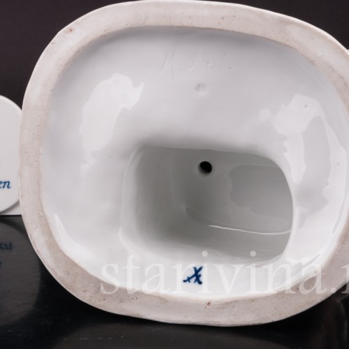 Фарфоровая статуэтка девушки Золушка Meissen, Германия, кон. 19 - нач. 20 вв.