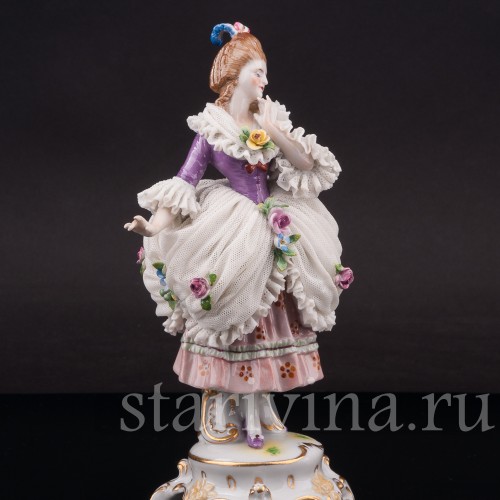 Фарфоровая статуэтка Стоящая девушка, кружевная, Muller & Co, Германия, нач. 20 в.