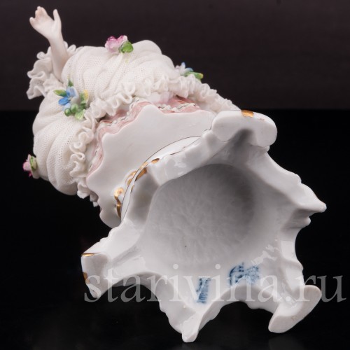 Фарфоровая статуэтка Стоящая девушка, кружевная, Muller & Co, Германия, нач. 20 в.