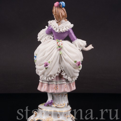Фарфоровая статуэтка Стоящая девушка, кружевная, Muller & Co, Германия, нач. 20 в.