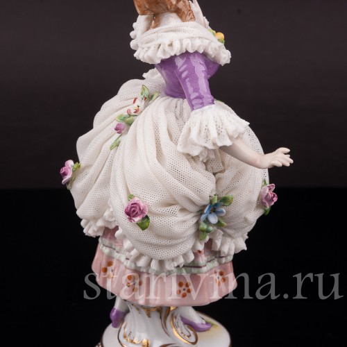 Фарфоровая статуэтка Стоящая девушка, кружевная, Muller & Co, Германия, нач. 20 в.