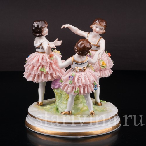 Фигурка детей из фарфора Танцующие девочки, кружевная, Muller & Co, Германия, нач. 20 в.