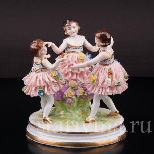 Фигурка детей из фарфора Танцующие девочки, кружевная, Muller & Co, Германия, нач. 20 в.