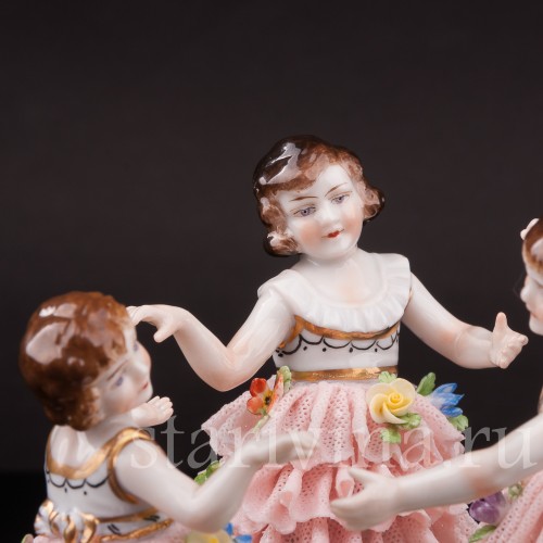 Фигурка детей из фарфора Танцующие девочки, кружевная, Muller & Co, Германия, нач. 20 в.