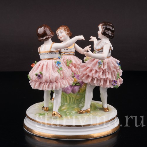 Фигурка детей из фарфора Танцующие девочки, кружевная, Muller & Co, Германия, нач. 20 в.