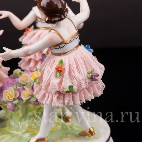 Фигурка детей из фарфора Танцующие девочки, кружевная, Muller & Co, Германия, нач. 20 в.