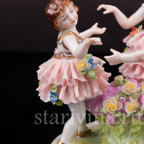 Фигурка детей из фарфора Танцующие девочки, кружевная, Muller & Co, Германия, нач. 20 в.