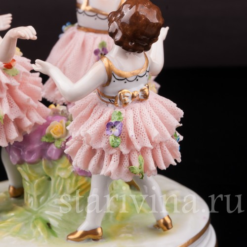 Фигурка детей из фарфора Танцующие девочки, кружевная, Muller & Co, Германия, нач. 20 в.