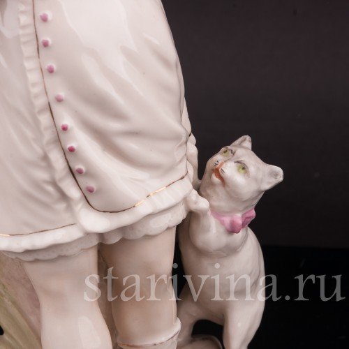 Парные фарфоровые статуэтки Мальчик с собачкой и девочка с кошкой, Royal Rudolstadt, Германия, кон. 19 - нач. 20 вв.