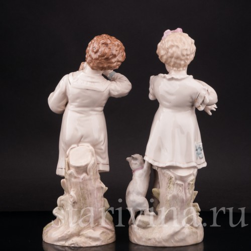 Парные фарфоровые статуэтки Мальчик с собачкой и девочка с кошкой, Royal Rudolstadt, Германия, кон. 19 - нач. 20 вв.