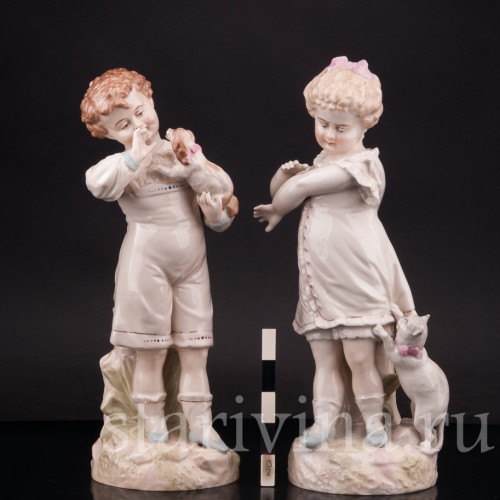 Парные фарфоровые статуэтки Мальчик с собачкой и девочка с кошкой, Royal Rudolstadt, Германия, кон. 19 - нач. 20 вв.