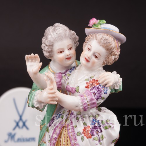 Фарфоровая статуэтка Обнимающаяся пара, Meissen, Германия, кон. 19 - нач. 20 вв.