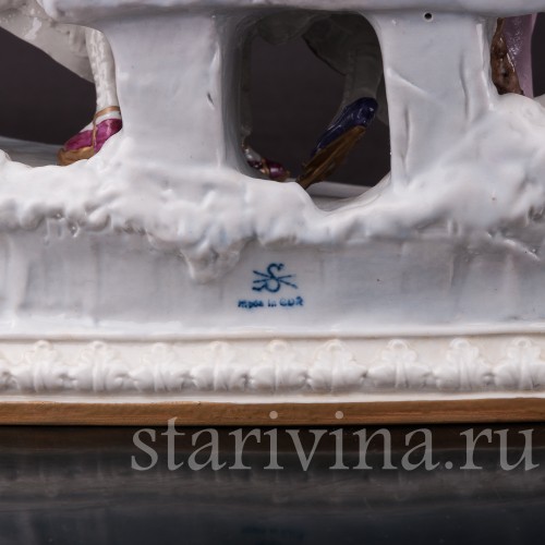 Фарфоровая композиция Зима, весёлая прогулка на коньках, Scheibe-Alsbach, Германия, вт. пол. 20 в.