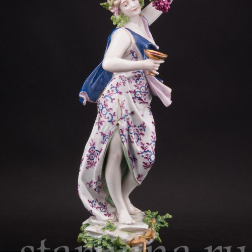 Фарфоровая композиция Девушка с чашей и виноградной гроздью, аллегория осени, Volkstedt, Германия, кон. 19 - нач. 20 вв.